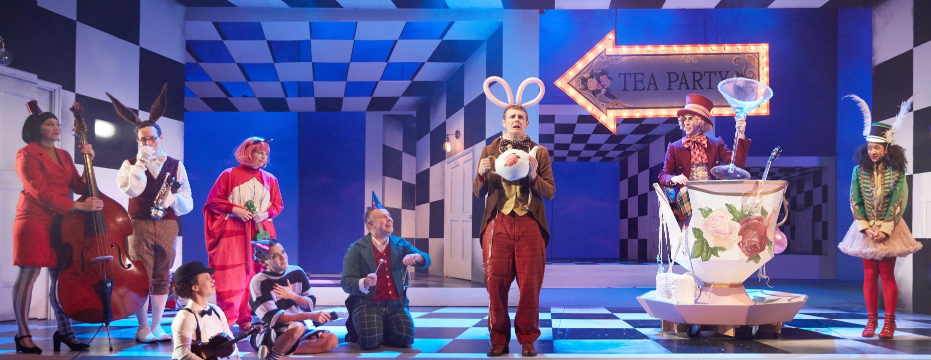 Alice-in-Wonderland-at-the-Sherman-Theatre.-Photo-by-Mark-Douet-C31B5770