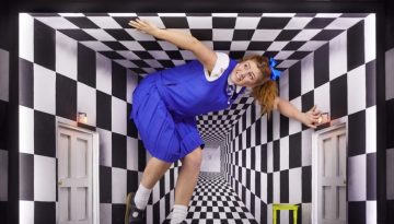 Alice-in-Wonderland-at-the-Sherman-Theatre.-Photo-by-Mark-Douet-_50A6283-V2